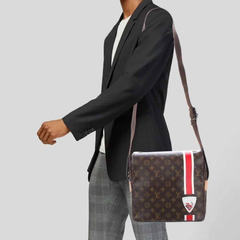 LOUIS VUITTON Monogram Canvas Naviglio Messenger/Crossbody Bag Brown